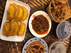 -爆炸头阿姨小四川正宗川味小吃(无任何分店)