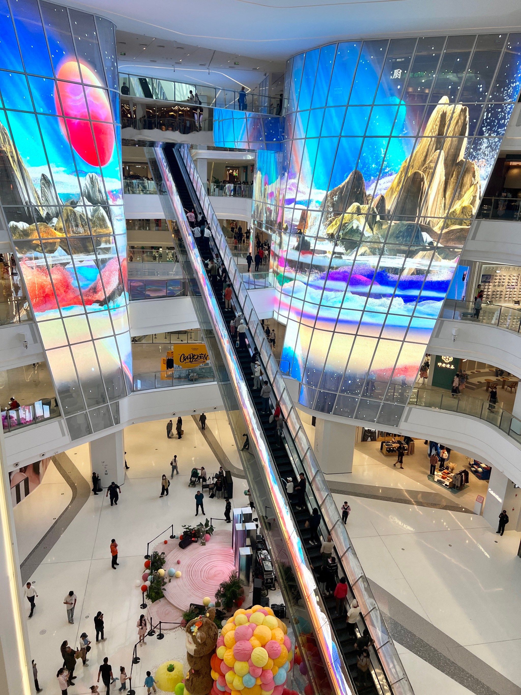 五棵松万达重新开业 好热闹