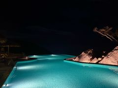 峭壁泳池-三亚亚龙湾人间天堂鸟巢度假村