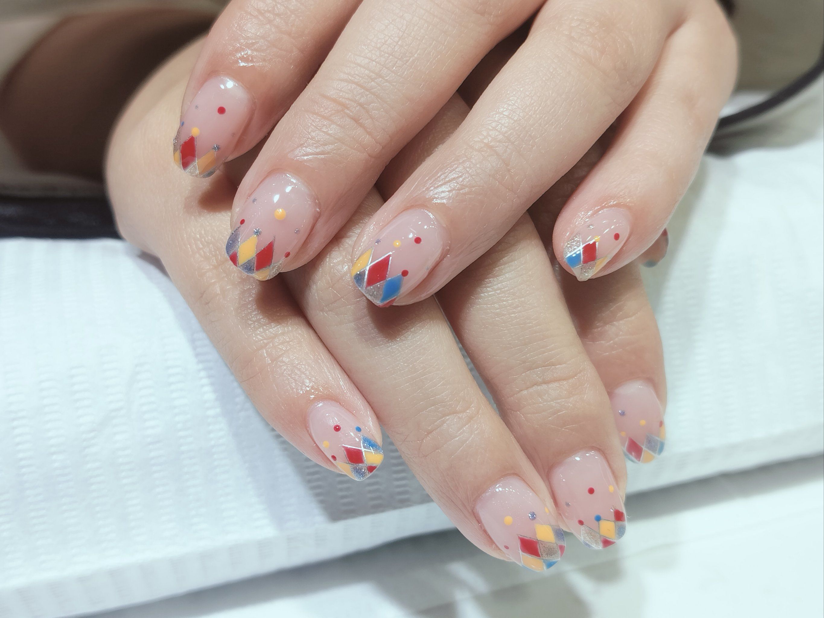 快乐一天彩绘指超美菱形格美甲