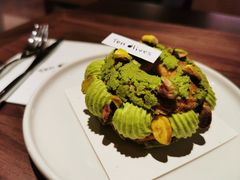 开心果树莓泡芙-Ten Olives甜点