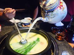 -大匠工房古船木艺术餐厅·猪肚鸡专门店(长白仙岛店)