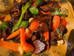 青红椒炒牛肝菌-傣泐金湾餐厅