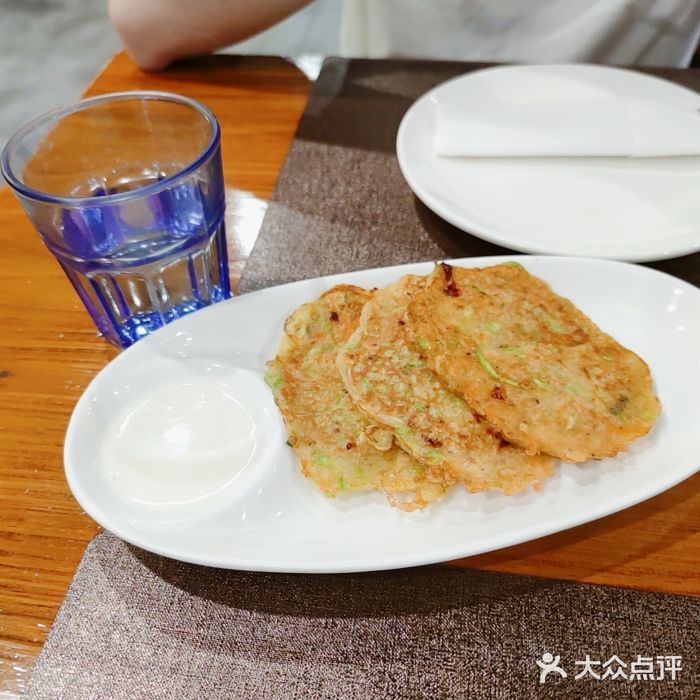 TUK土耳其餐厅·下午茶(卢湾店)西葫芦饼配酸奶图片