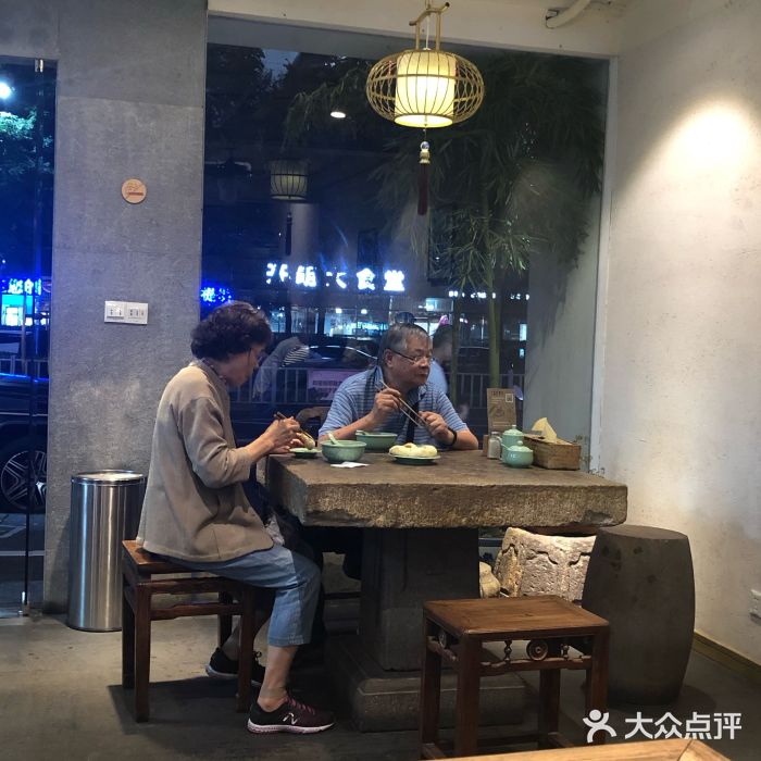 老清朝包子铺(开明街店)大堂图片