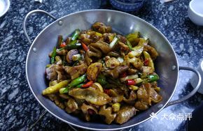 Spicy Pork Intestines in Dry Pot