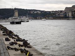 -多瑙河畔鞋履雕塑