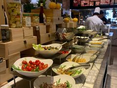 自助取餐区-恰餐厅及酒吧 CHAR Bar & Grill (北京丽都皇冠假日店)