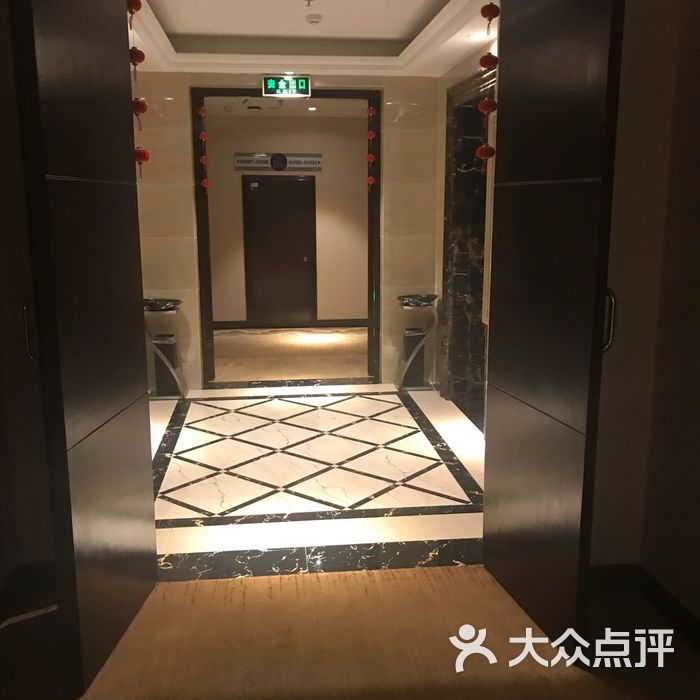 沐川裕和大酒店