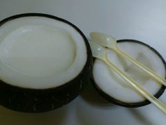 -志龙皇冠吃货椰子铺