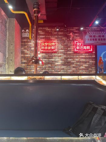 孩子来附近上课，经常过来加个餐，环境很好