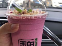 草莓奶昔-魏斯理汉堡(西安沣东吾悦店)