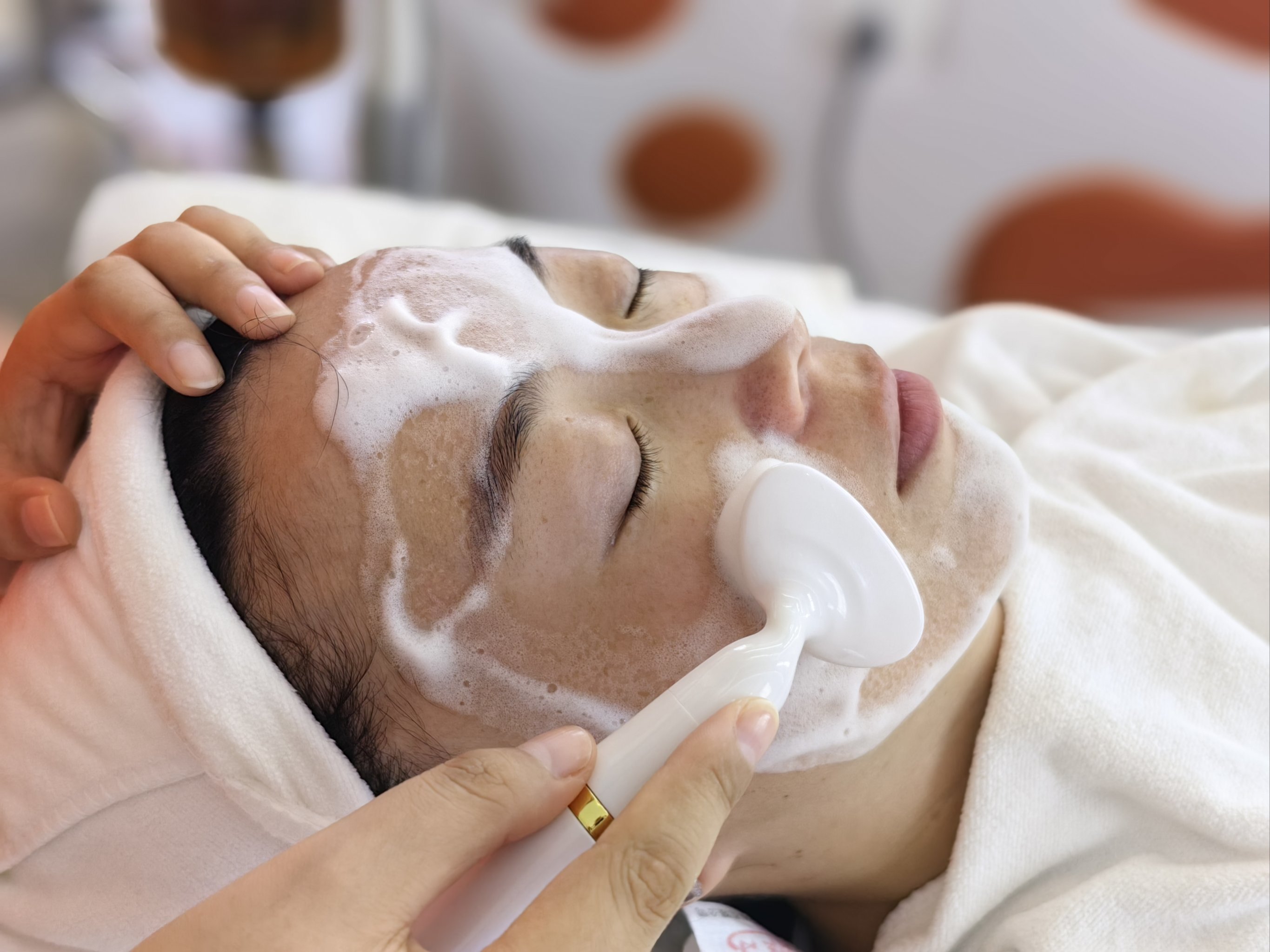 一家可以帮你轻松搞定清洁的洗脸吧