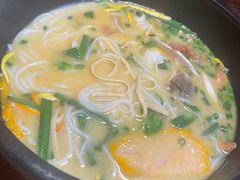 -银米·云南传统过桥米线(双廊黑金冠店)