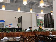 大堂-胡须哥网红竹筒菜