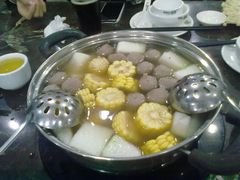 火锅套餐，玉米冬瓜系自己加嘅-粤潮牛肉火锅店(江南大道店)