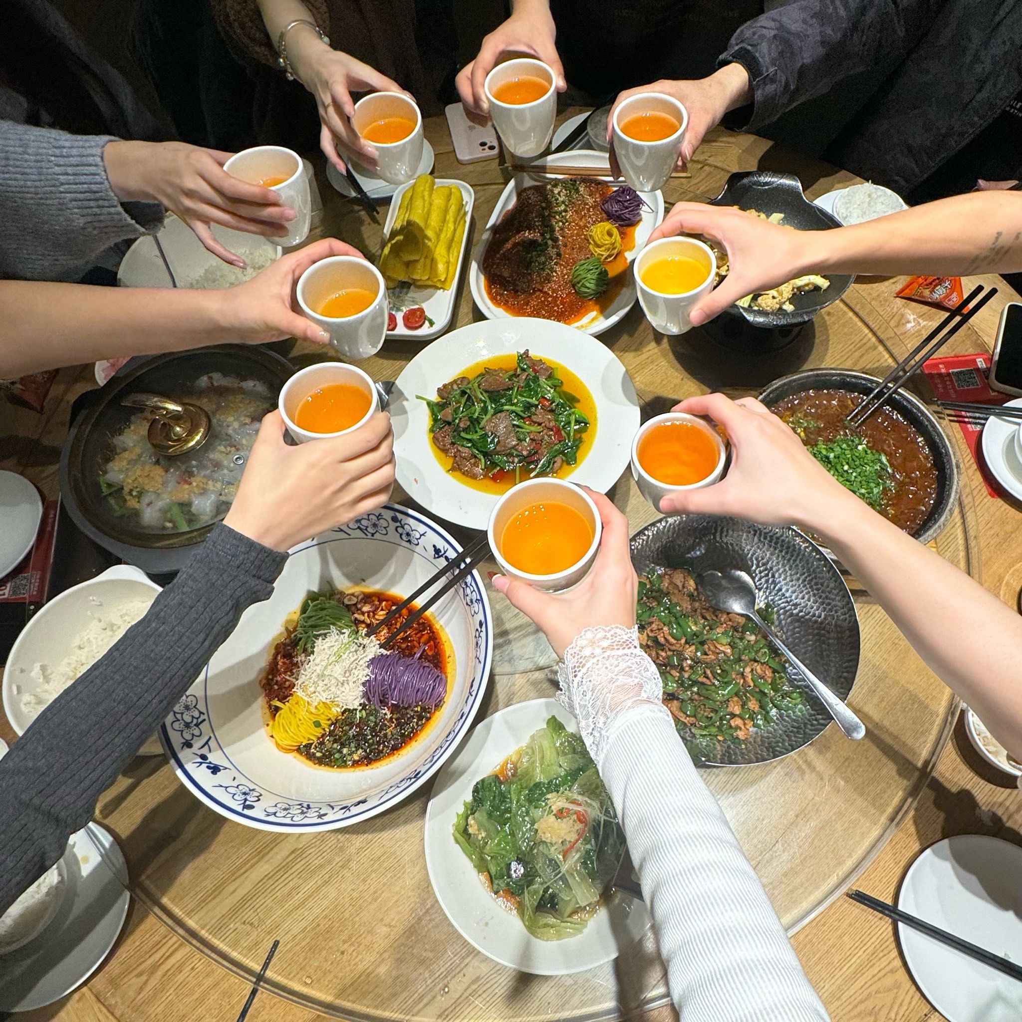 和朋友们的火辣聚会