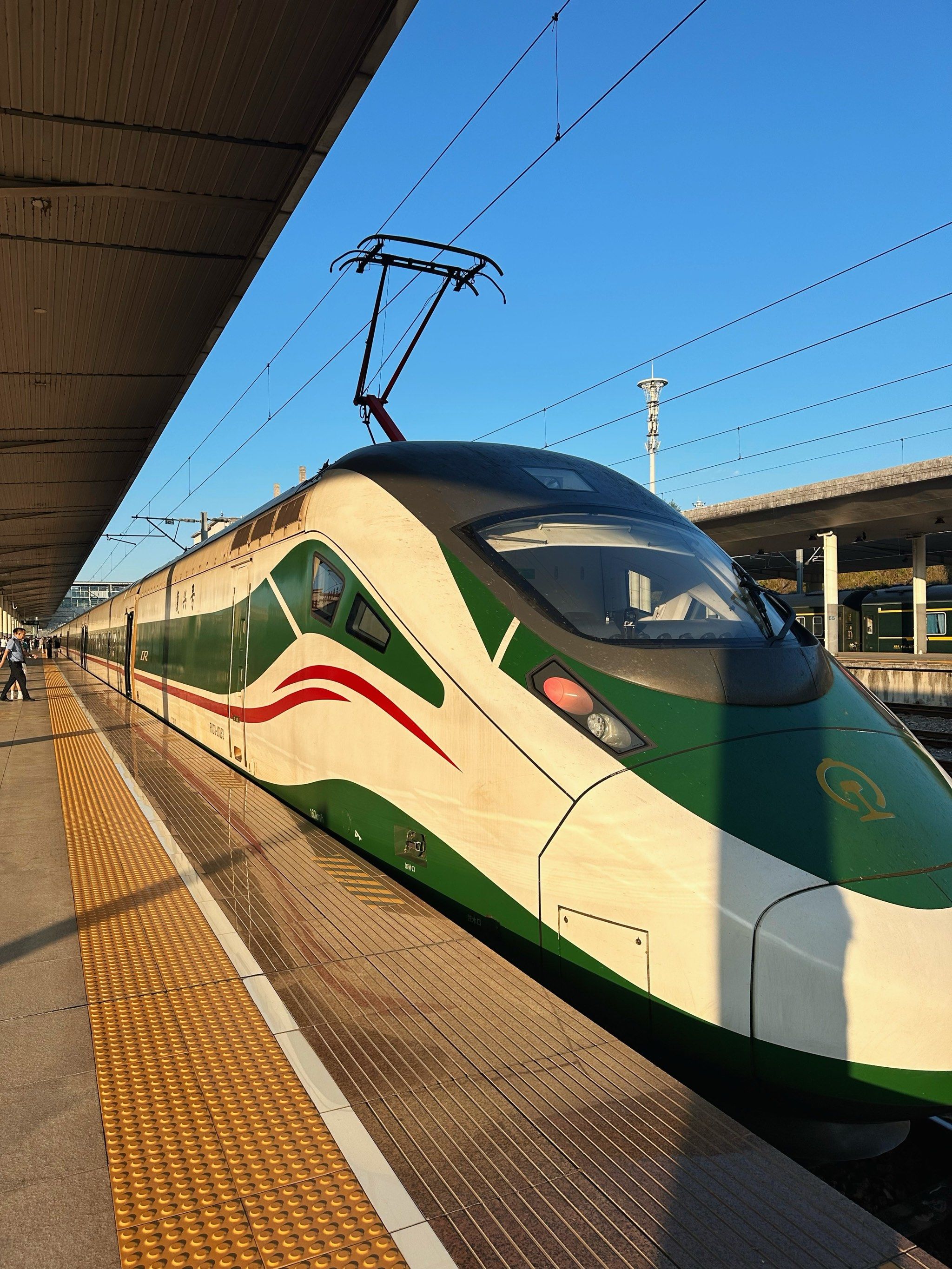 清晨动车上的一抹温暖