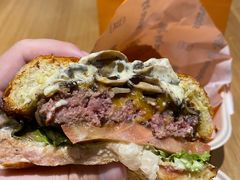 松露菌菇奶酪牛肉汉堡-JPG canteen(广州寺右公馆店)