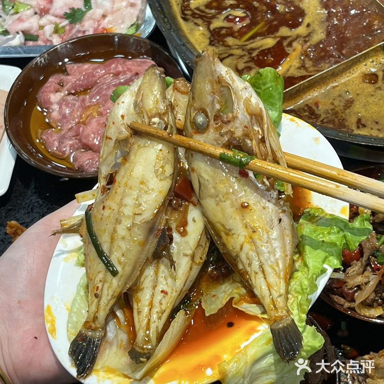 夏天来时代天街一定要冲这家火锅！鲜拌牛肉+冰镇水果捞