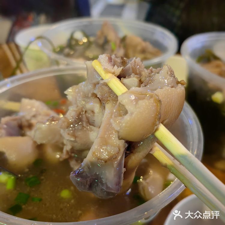 藏在路边摊的美味|成都路边摊的药膳蹄花，味美又实惠。