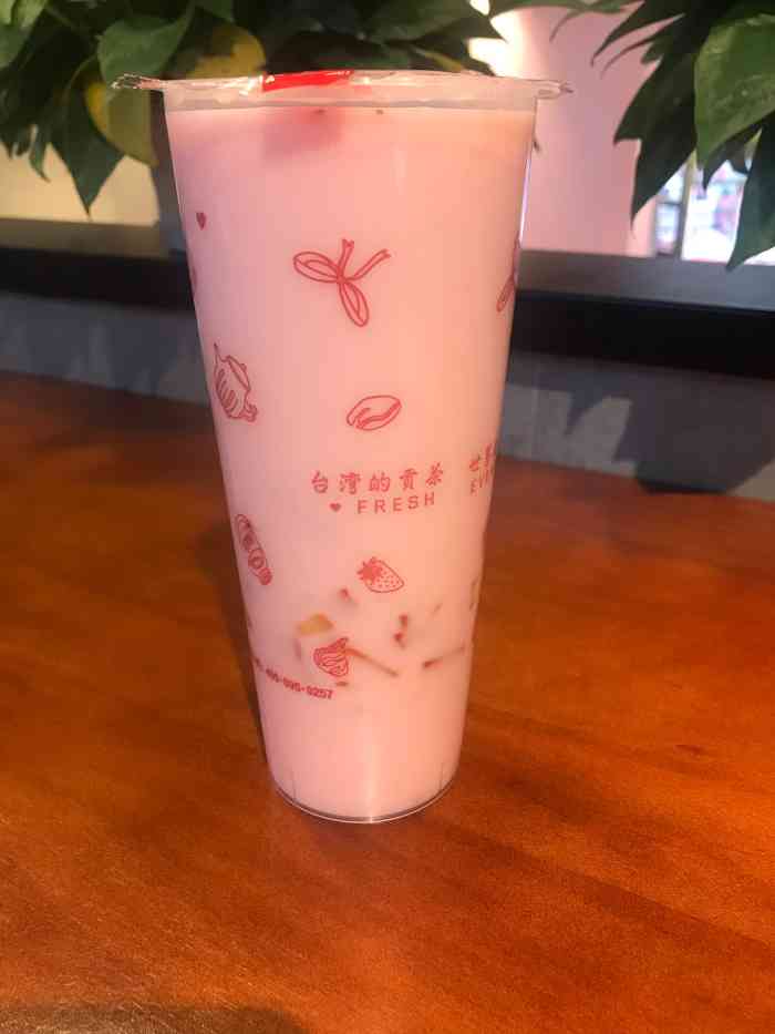 打分    /人 这个草莓欧蕾颜值很高,也很好喝,棒棒哒