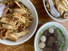 -松树干拌面店