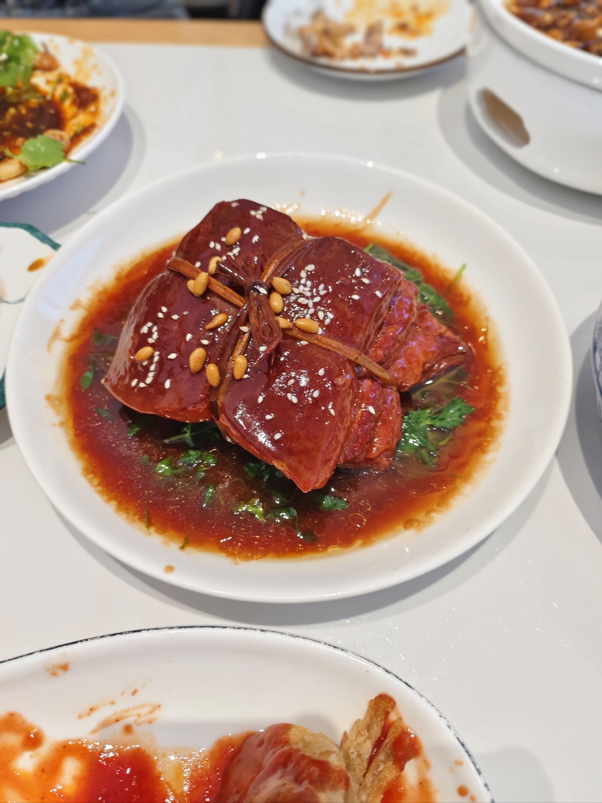 菜品味道很不错 稻香草扎肉真的很推荐 肥