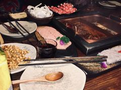 -老牌坊云南鱼豆花火锅(爱建店)