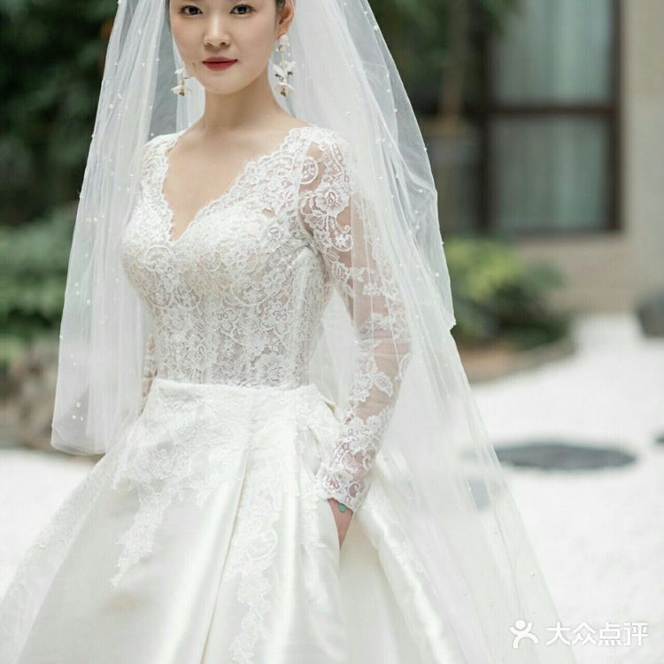 大热的缎面婚纱，你中意哪一款呢？