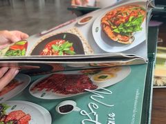 -Chom Cafe and Restaurant