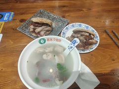 -老天桥酱肉烧饼夹肘子(天桥店)