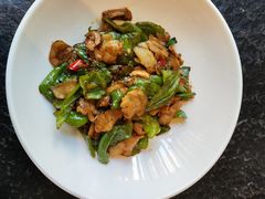 -鱼鲜饭香·招牌汽锅剁椒鱼头王