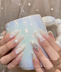 -花岐款式专研健康美甲沙龙