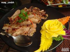 极美味的烤猪颈肉-Ruen Urai