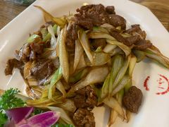 葱爆羊肉-闻道食府烙饼卷带鱼(原车耳营店原大觉寺店)
