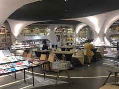 -钟书阁(珍园店)