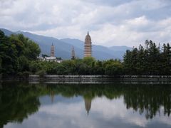 -三塔倒影公园