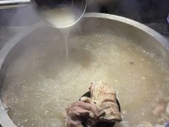 -江湖亮亮蒸虾大排档烤全羊清真(武汉总店)