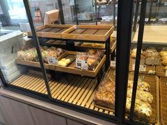 面包甜点陈列柜-顶东面包花园·生日蛋糕(世博店)