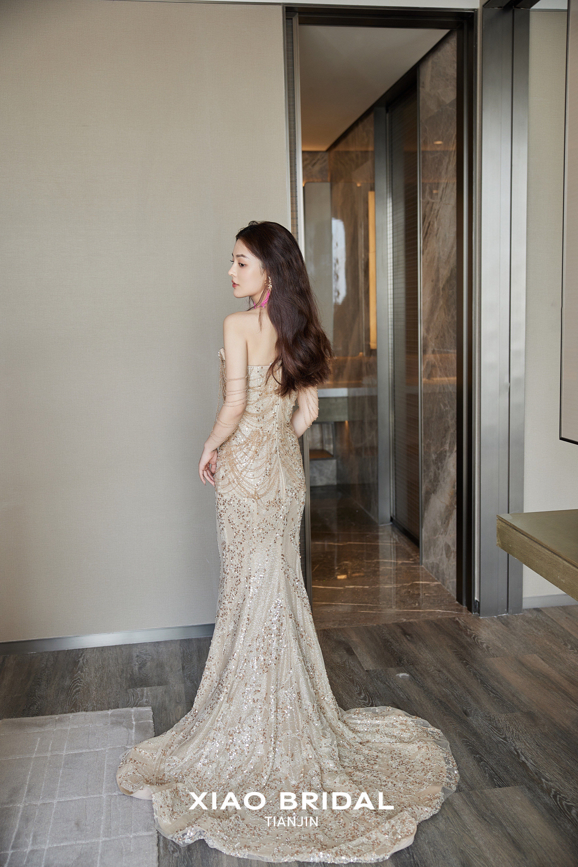 名媛千金高级感之美 鎏金抹胸礼服