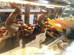 马卡龙-白兔糖咖啡