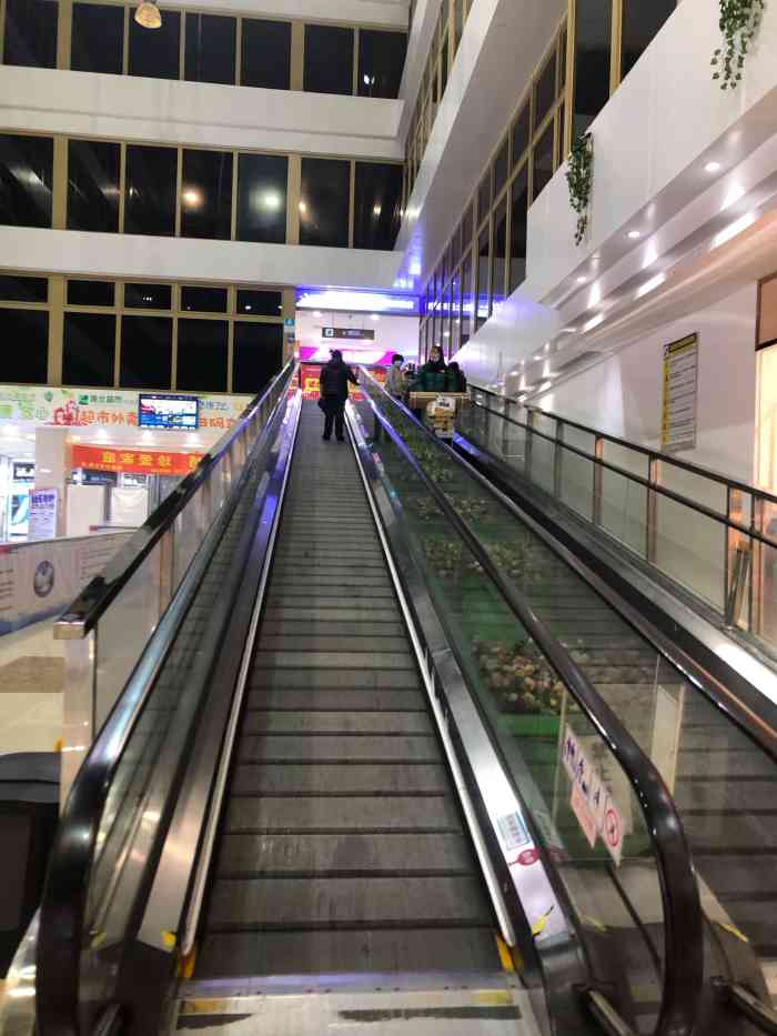 浙北大厦超市(织里店)-"比起市中心的浙北超市要小很多,也没什么人.