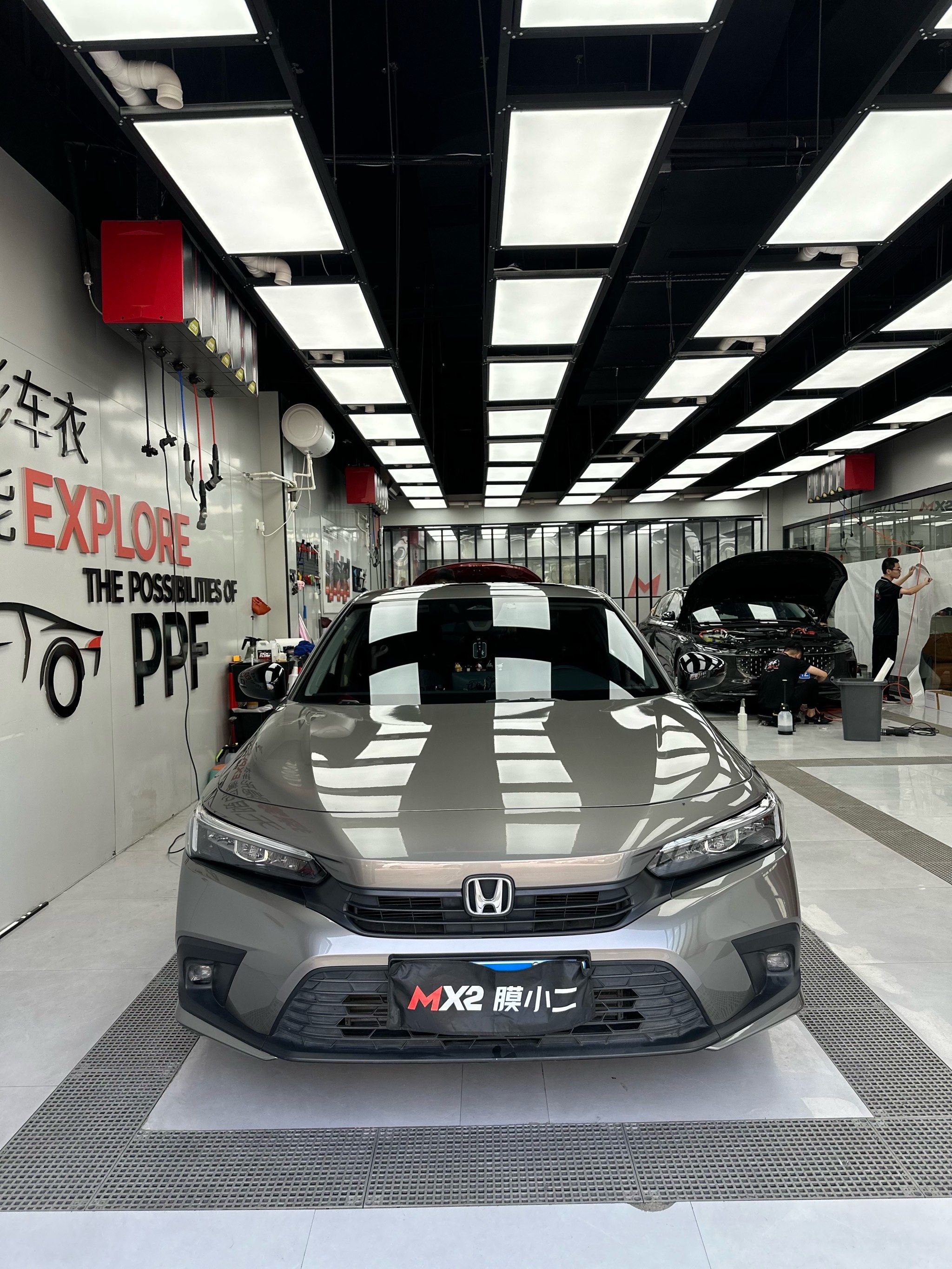 🚗家人们,本田思域贴上液体金属银简直太绝了!