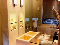 -上海滴水湖皇冠假日酒店