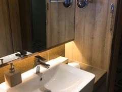 -西安大雁塔科技大学地铁站亚朵酒店