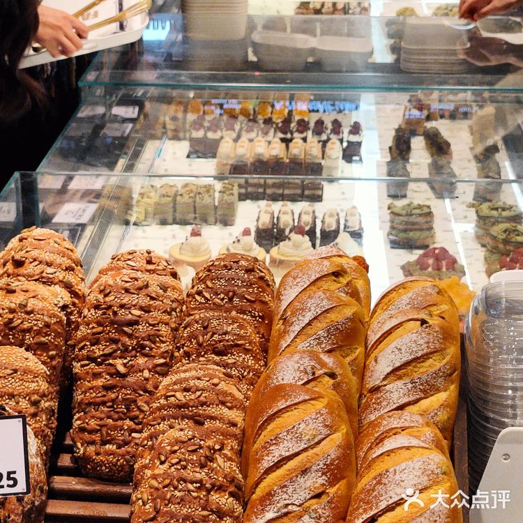 新街口面包店竞争越来越激烈!法大吉真的好吃