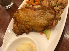 海鲜炒饭配香蒜烤鸡-玛格萝妮比萨屋(四平店)