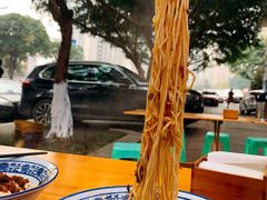 -渝之汇牛肉豌杂面