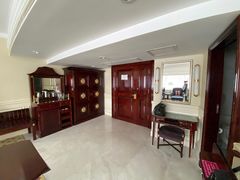 -深圳富苑皇冠假日套房酒店